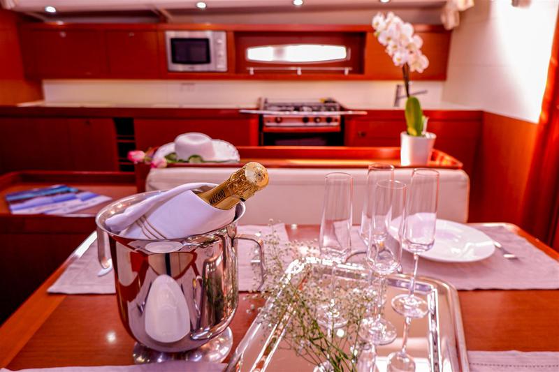 Book yachts online - sailboat - Oceanis 50 - Kookoo (A/C , Generator , Bow Thruster , Solar , Electric winches, Refit 2022) - rent