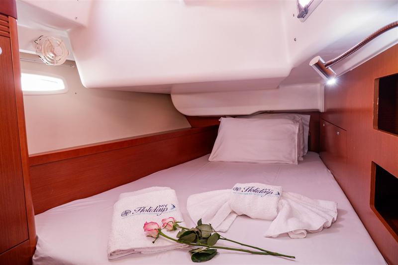 Book yachts online - sailboat - Oceanis 50 - Kookoo (A/C , Generator , Bow Thruster , Solar , Electric winches, Refit 2022) - rent