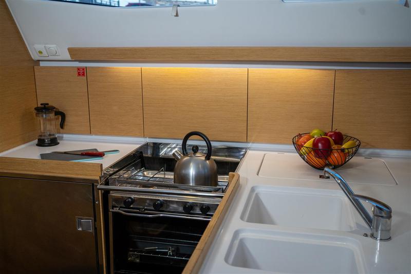 Book yachts online - sailboat - Elan 45 Impression - ALEXE - rent