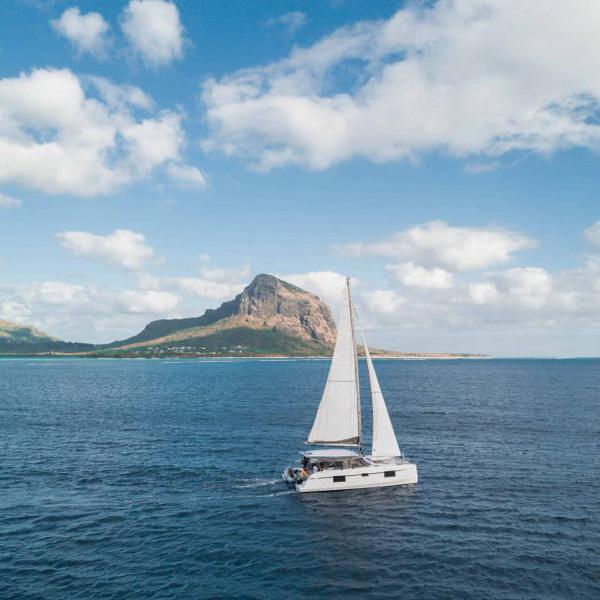 Book yachts online - catamaran - Nautitech 40 Open - Sea Spirit - rent