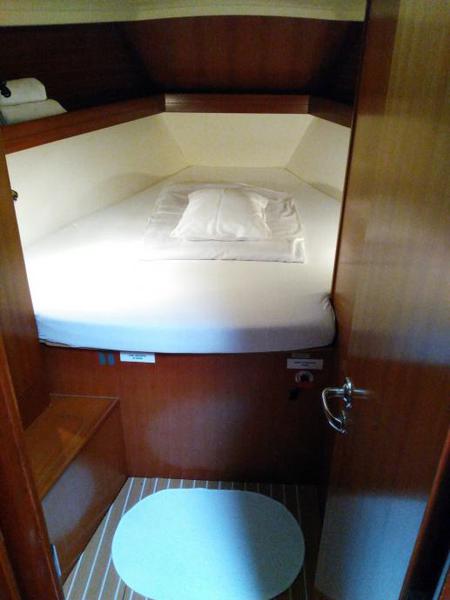 Book yachts online - sailboat - Dufour 44 - Victoria 1 - Refit 2018 - rent