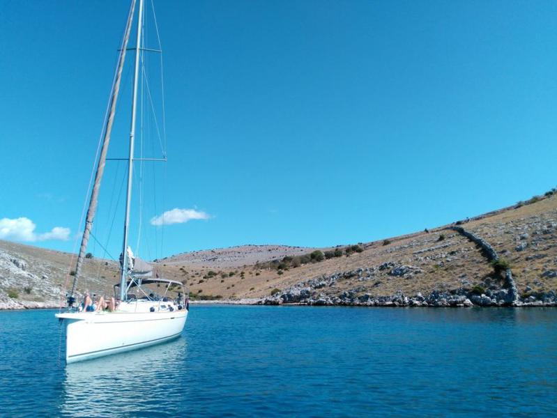 Book yachts online - sailboat - Dufour 44 - Victoria 1 - Refit 2018 - rent