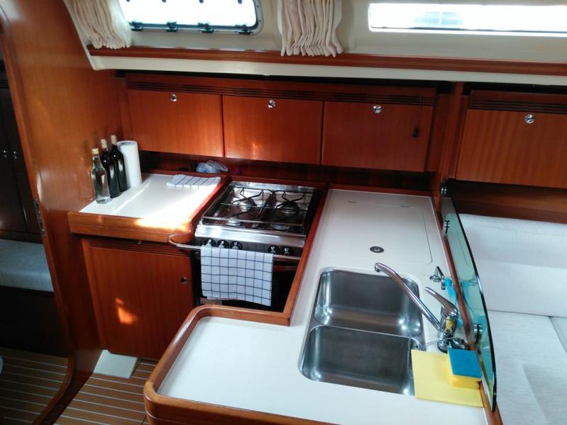 Book yachts online - sailboat - Dufour 44 - Victoria 1 - Refit 2018 - rent