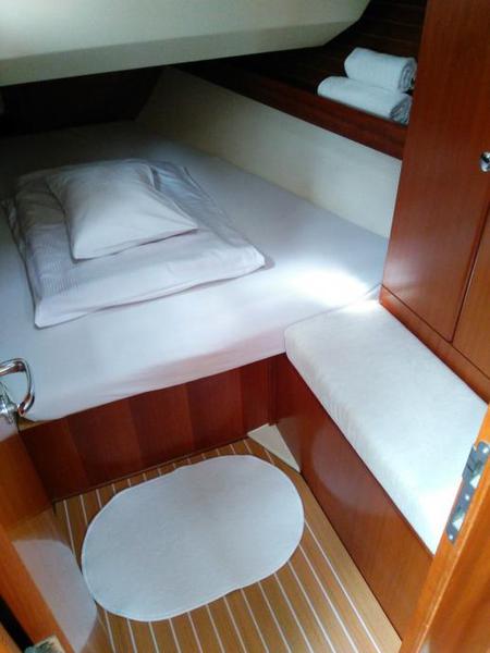 Book yachts online - sailboat - Dufour 44 - Victoria 1 - Refit 2018 - rent