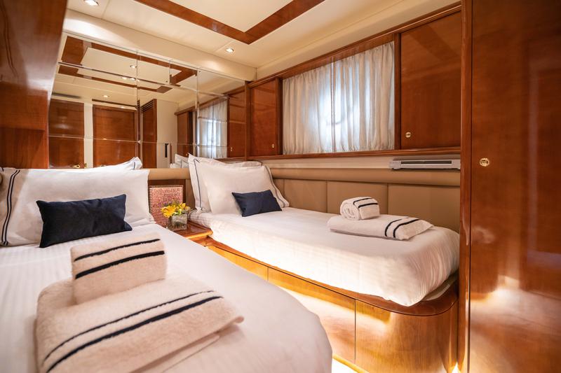 Book yachts online - motorboat - Azimut 74 Solar - Estia Zeus - rent