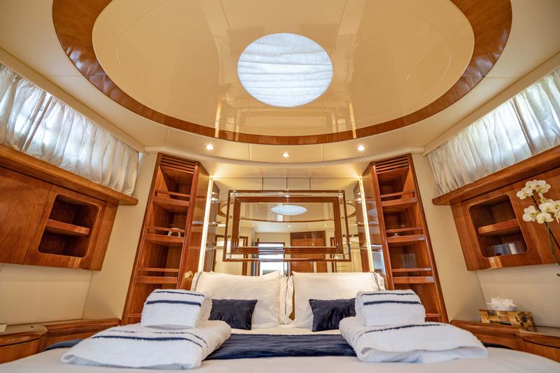 Book yachts online - motorboat - Azimut 74 Solar - Estia Zeus - rent