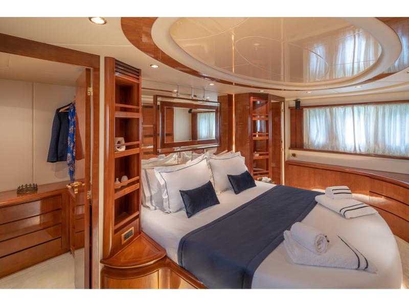 Book yachts online - motorboat - Azimut 74 Solar - Estia Zeus - rent