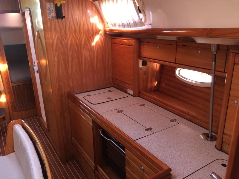 Book yachts online - sailboat - Bavaria 39 Cruiser - Nemesis - rent