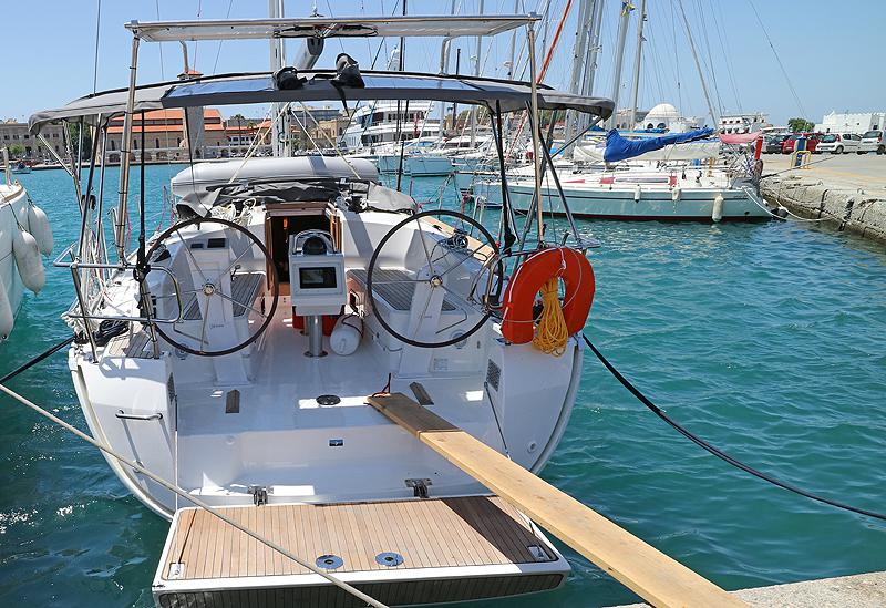 Book yachts online - sailboat - Bavaria 37 Cruiser - Nenemia - rent