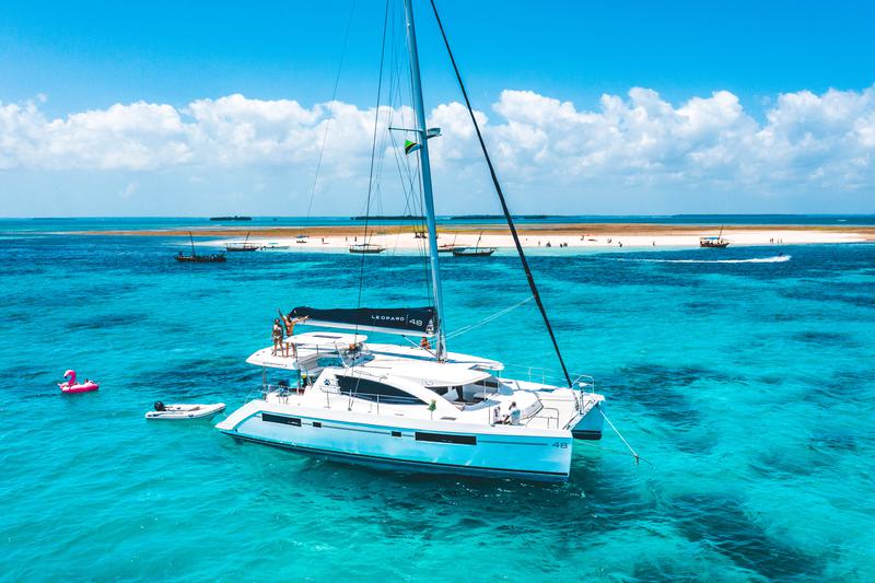 Book yachts online - catamaran - Leopard 48 - Sunday Kinga - rent