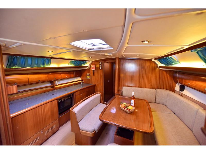 Book yachts online - sailboat - Bavaria 44 Cruiser - Sahbaz - rent