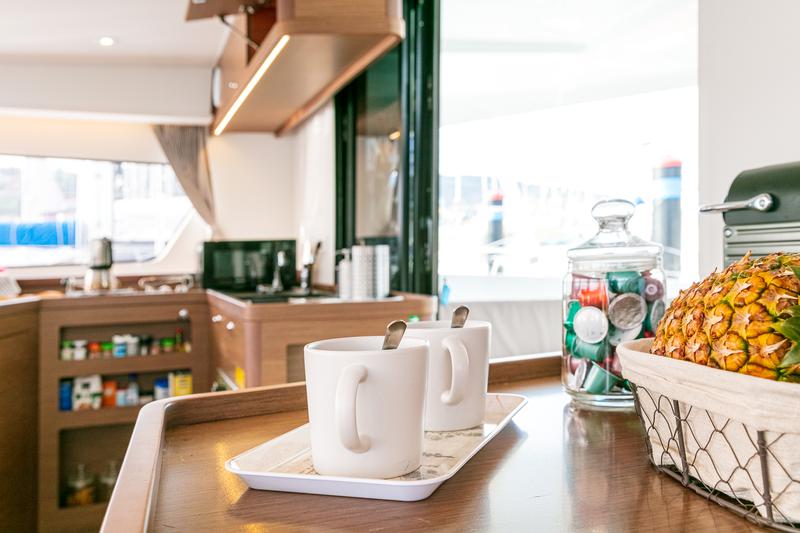 Book yachts online - catamaran - Lagoon 42 - Verne - rent