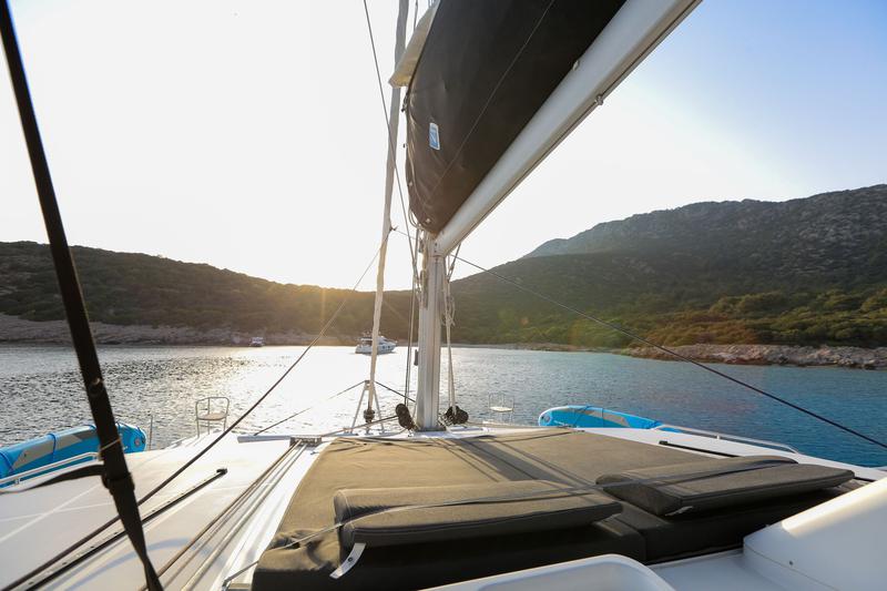 Book yachts online - catamaran - Lagoon 450 - La Luna-1 - rent
