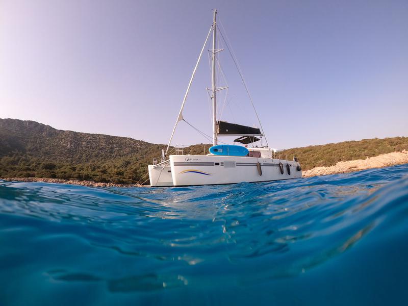 Book yachts online - catamaran - Lagoon 450 - La Luna-1 - rent