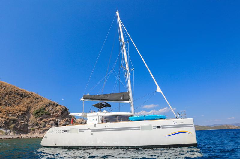 Book yachts online - catamaran - Lagoon 450 - La Luna-1 - rent