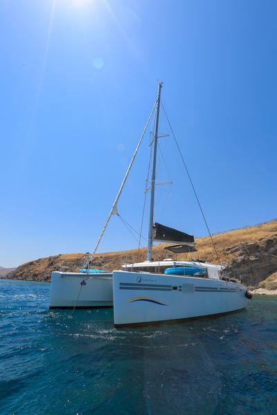 Book yachts online - catamaran - Lagoon 450 - La Luna-1 - rent