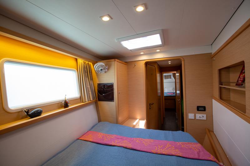 Book yachts online - catamaran - Lagoon 450 - La Luna-1 - rent