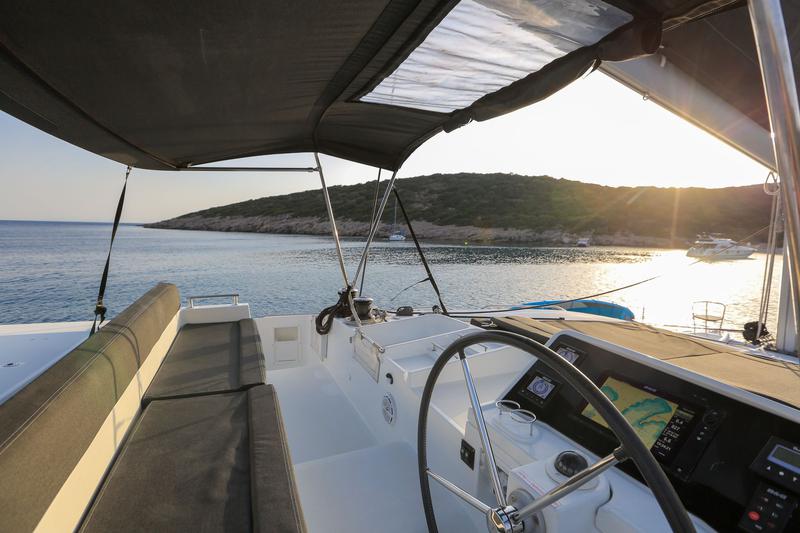 Book yachts online - catamaran - Lagoon 450 - La Luna-1 - rent