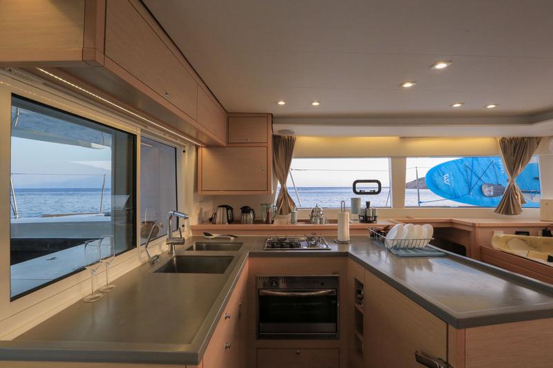 Book yachts online - catamaran - Lagoon 450 - La Luna-1 - rent