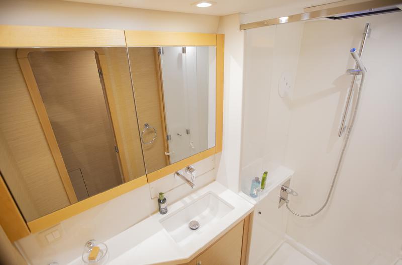 Book yachts online - catamaran - Lagoon 450 - La Luna-1 - rent