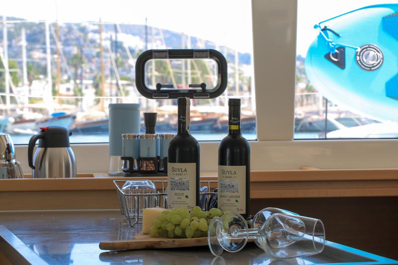 Book yachts online - catamaran - Lagoon 450 - La Luna-1 - rent