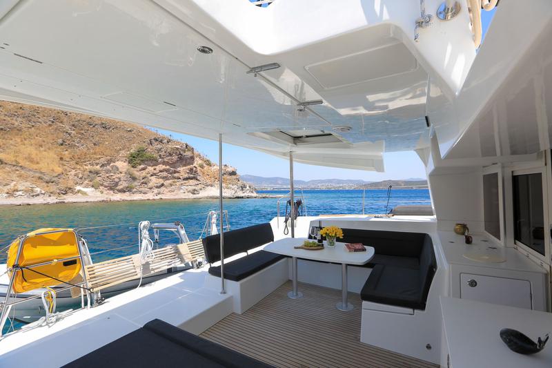 Book yachts online - catamaran - Lagoon 450 - La Luna-1 - rent