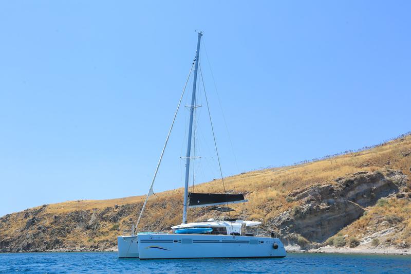 Book yachts online - catamaran - Lagoon 450 - La Luna-1 - rent