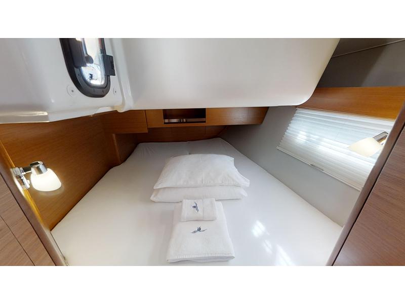 Book yachts online - sailboat - Dufour 390 Grand Large - Nika - rent