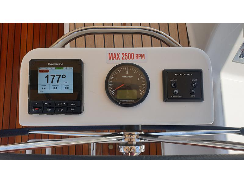 Book yachts online - sailboat - Dufour 390 Grand Large - Klara - rent