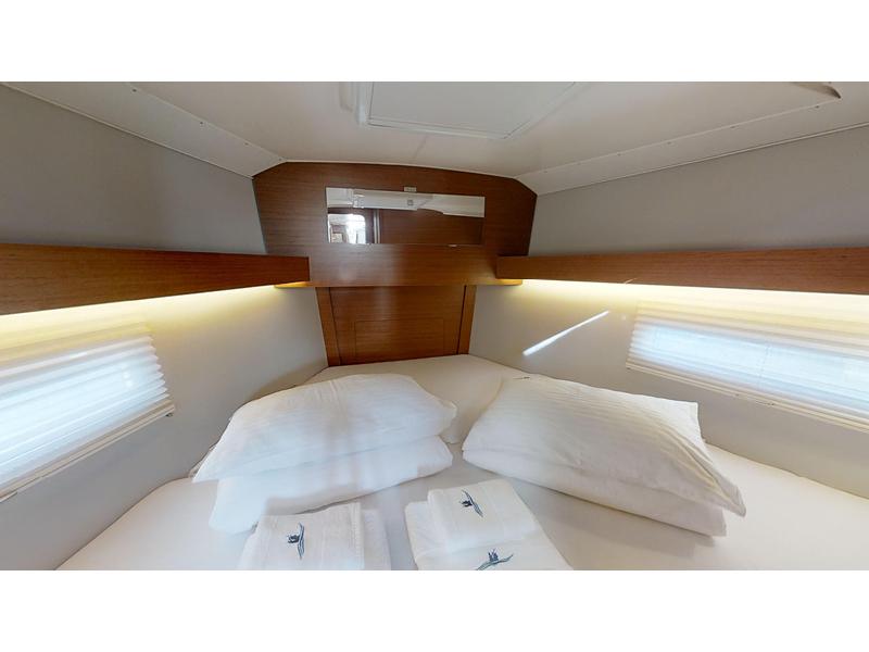 Book yachts online - sailboat - Dufour 390 Grand Large - Klara - rent