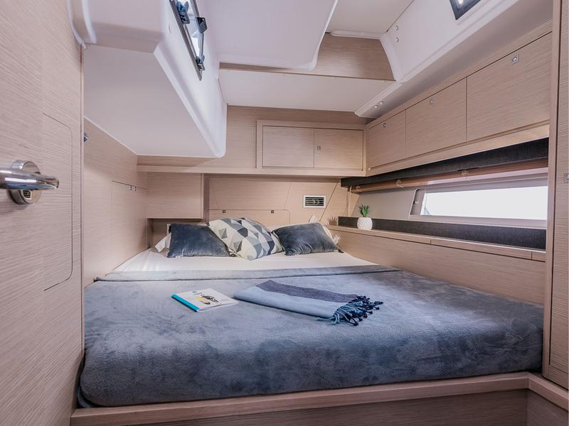 Book yachts online - sailboat - Dufour 470 Grand Large - no name (A/C &amp; gen) 3 - rent