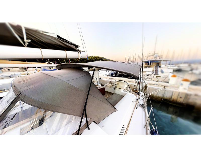 Book yachts online - sailboat - Dufour 520 Grand Large - Maestoso - rent