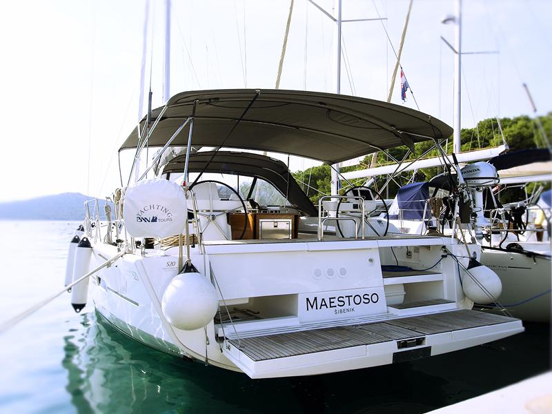Book yachts online - sailboat - Dufour 520 Grand Large - Maestoso - rent