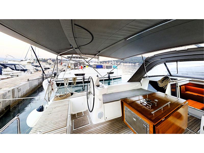 Book yachts online - sailboat - Dufour 520 Grand Large - Maverick  - rent
