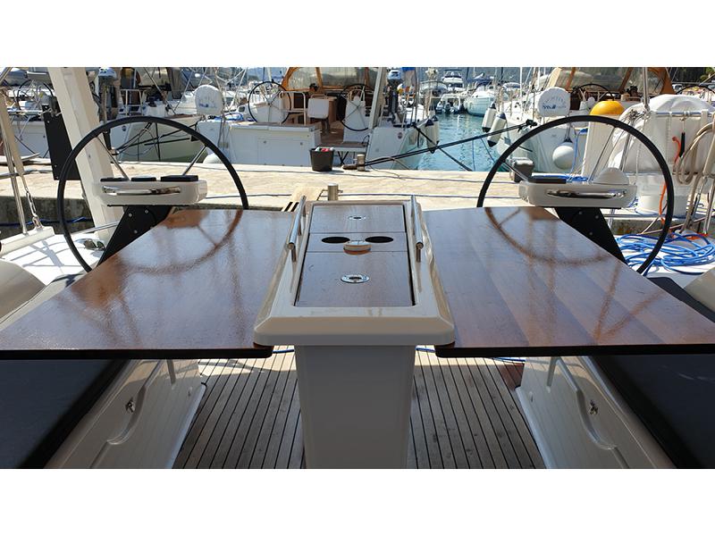 Book yachts online - sailboat - Dufour 390 Grand Large - Ruža - rent