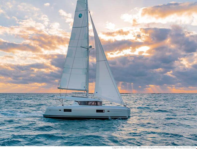 Book yachts online - catamaran - Lagoon 42 - HeyBlue - rent