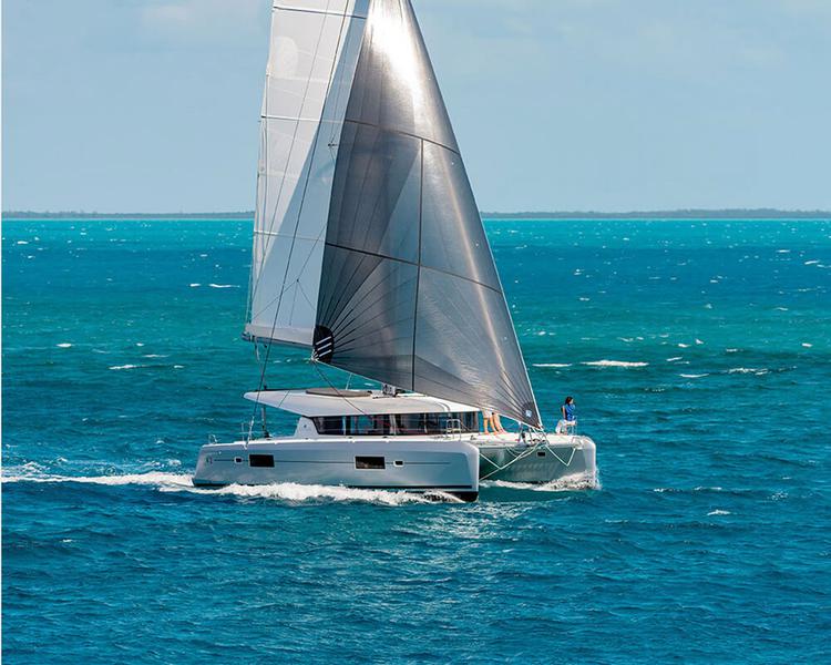 Book yachts online - catamaran - Lagoon 42 - HeyBlue - rent