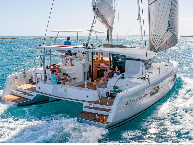 Book yachts online - catamaran - Lagoon 42 - HeyBlue - rent