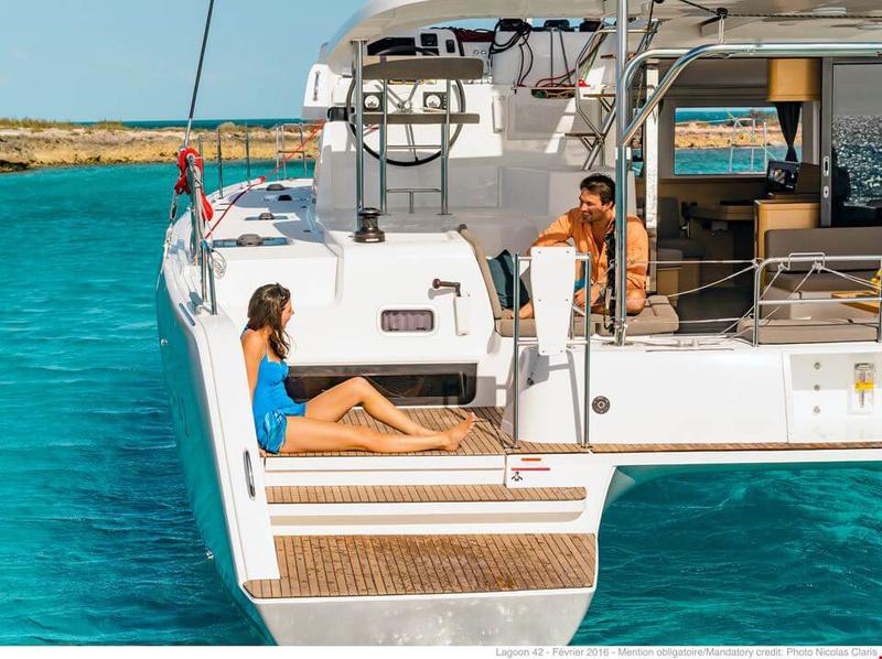 Book yachts online - catamaran - Lagoon 42 - HeyBlue - rent