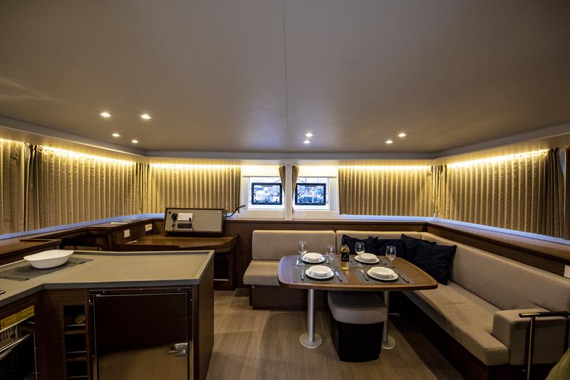 Book yachts online - catamaran - Lagoon 450 Flybridge - Greis - rent