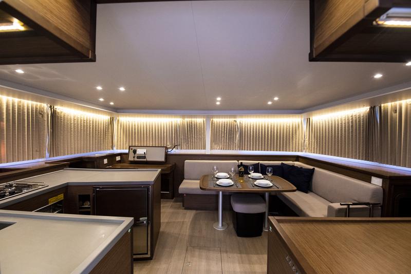 Book yachts online - catamaran - Lagoon 450 Flybridge - Greis - rent