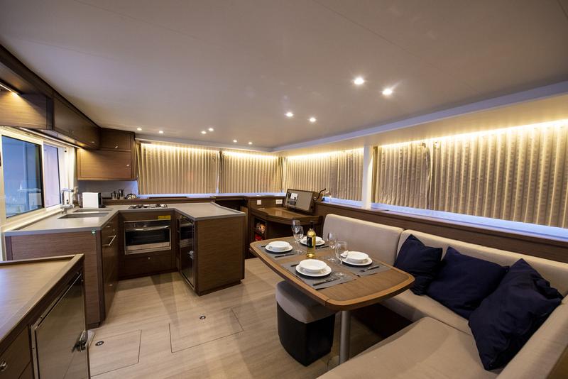 Book yachts online - catamaran - Lagoon 450 Flybridge - Greis - rent