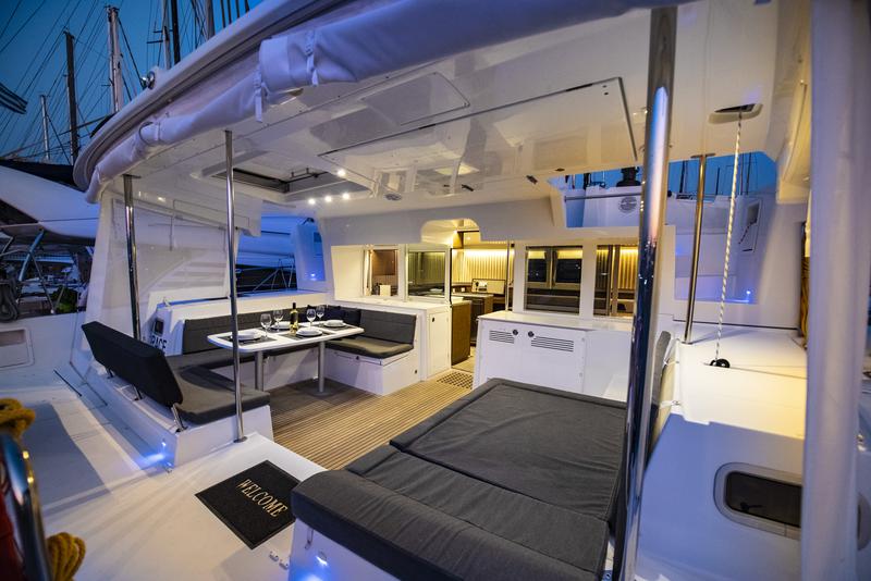 Book yachts online - catamaran - Lagoon 450 Flybridge - Greis - rent