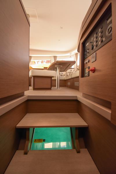 Book yachts online - catamaran - Lagoon 42 - Aenaos - rent