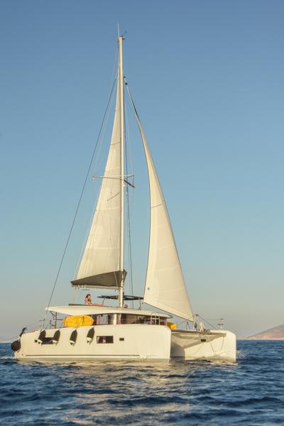Book yachts online - catamaran - Lagoon 42 - Aenaos - rent