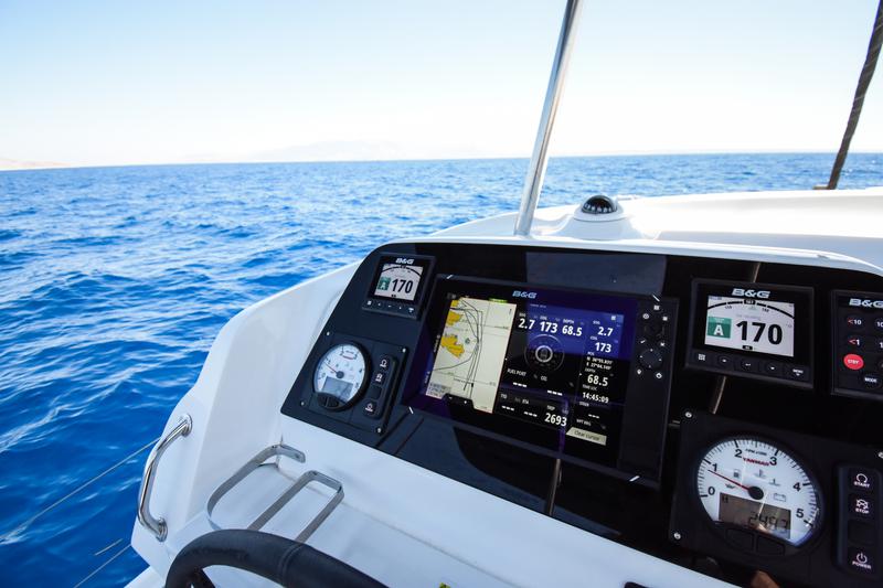 Book yachts online - catamaran - Lagoon 42 - Aenaos - rent