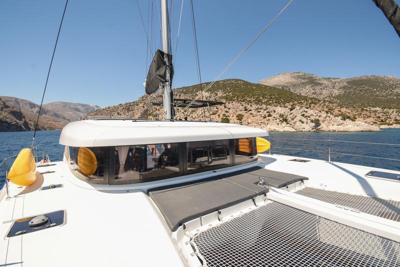 Book yachts online - catamaran - Lagoon 42 - Aenaos - rent