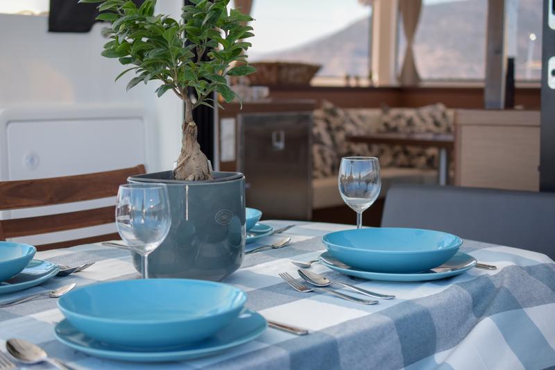 Book yachts online - catamaran - Lagoon 42 - Aenaos - rent