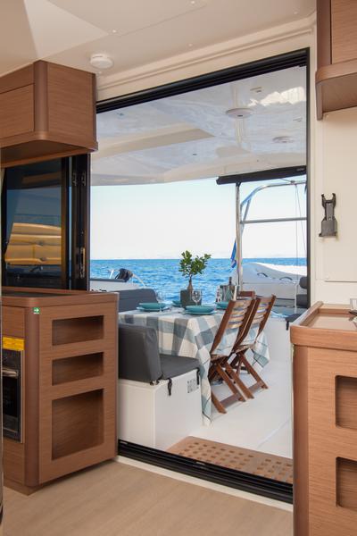 Book yachts online - catamaran - Lagoon 42 - Aenaos - rent