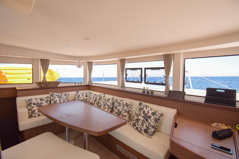 Book yachts online - catamaran - Lagoon 42 - Aenaos - rent